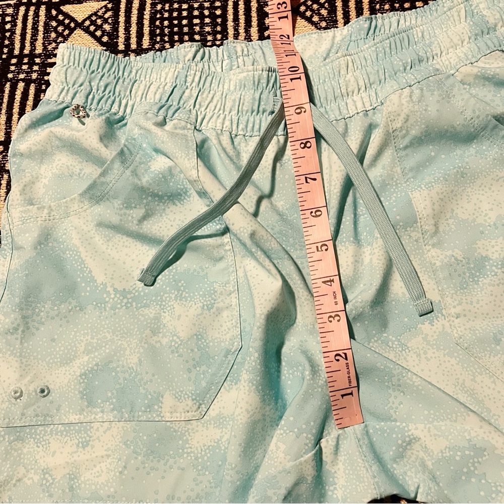 Columbia Women Outdoor Hiking Cargo Shorts Light Blue Teal 5” stretch waist M - Picture 10 of 10